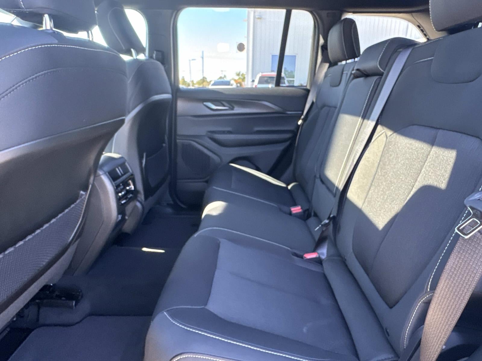 2025 Jeep Grand Cherokee GRAND CHEROKEE LAREDO X 4X2