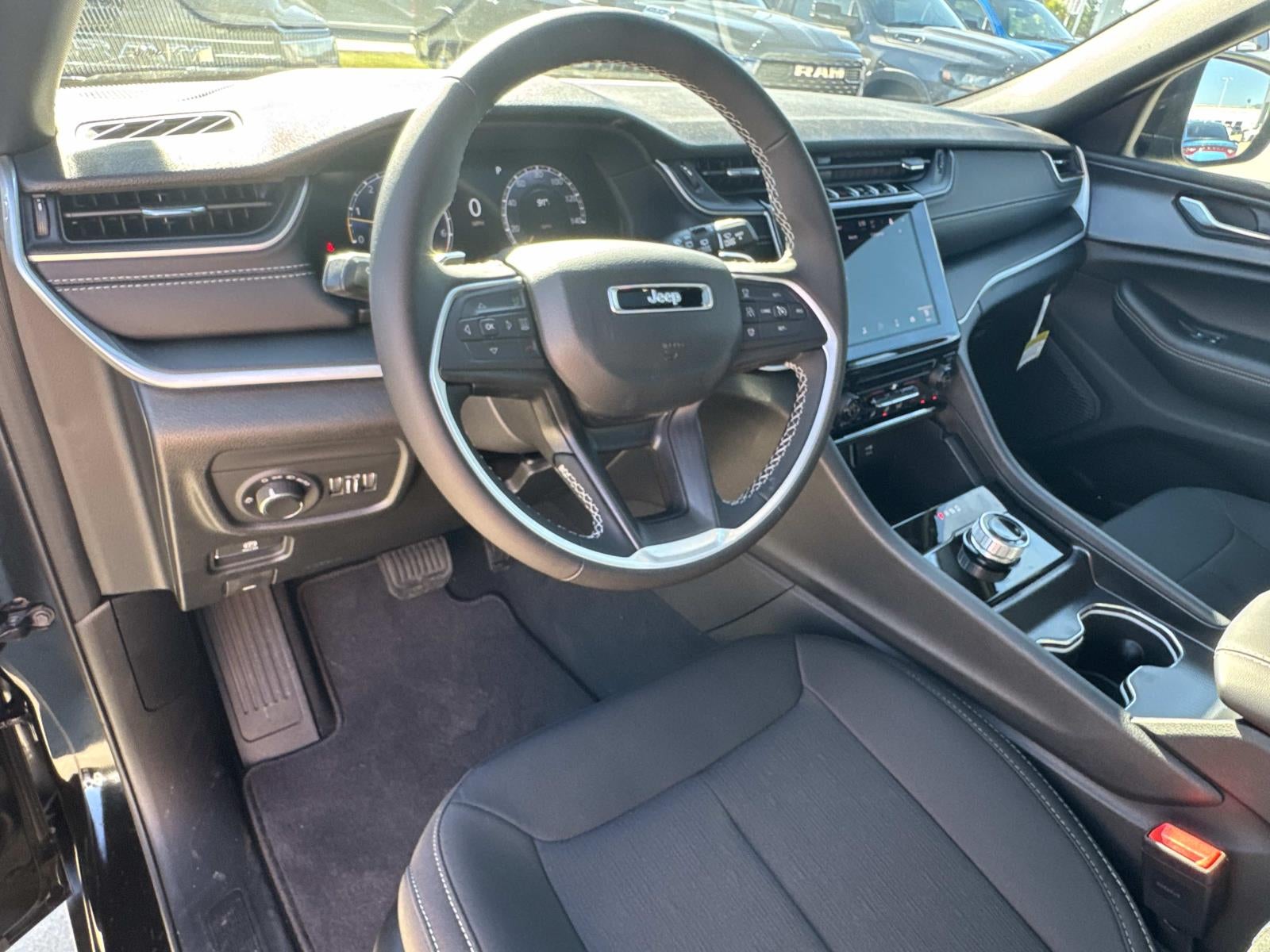 2025 Jeep Grand Cherokee GRAND CHEROKEE LAREDO X 4X2