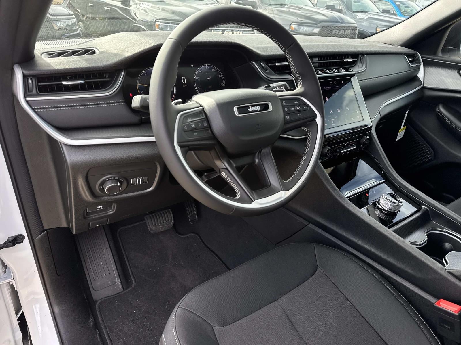 2025 Jeep Grand Cherokee GRAND CHEROKEE LAREDO X 4X2