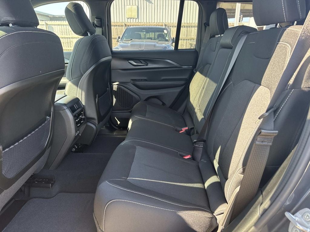 2026 Jeep Grand Cherokee GRAND CHEROKEE LAREDO X 4X2
