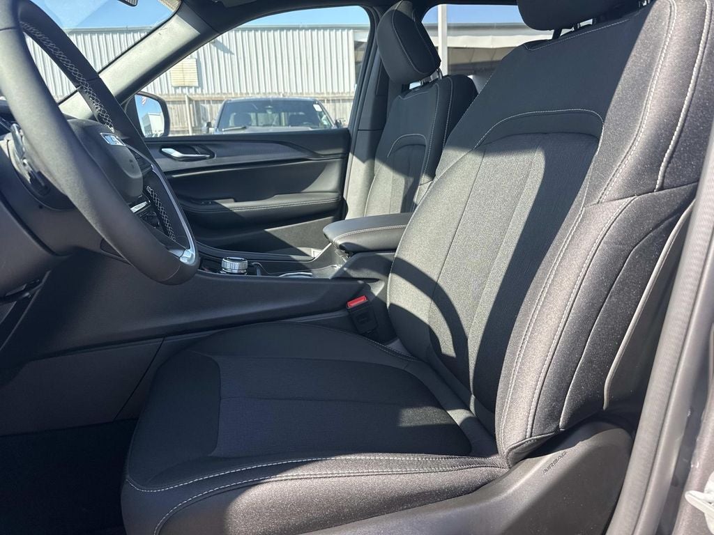 2026 Jeep Grand Cherokee GRAND CHEROKEE LAREDO X 4X2