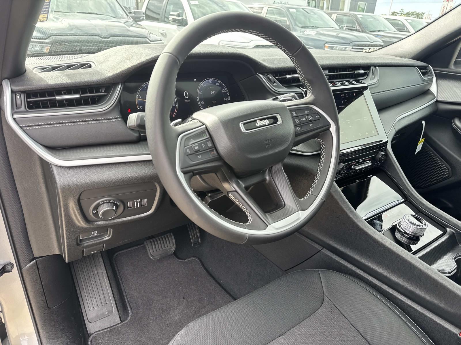 2025 Jeep Grand Cherokee GRAND CHEROKEE LAREDO X 4X2