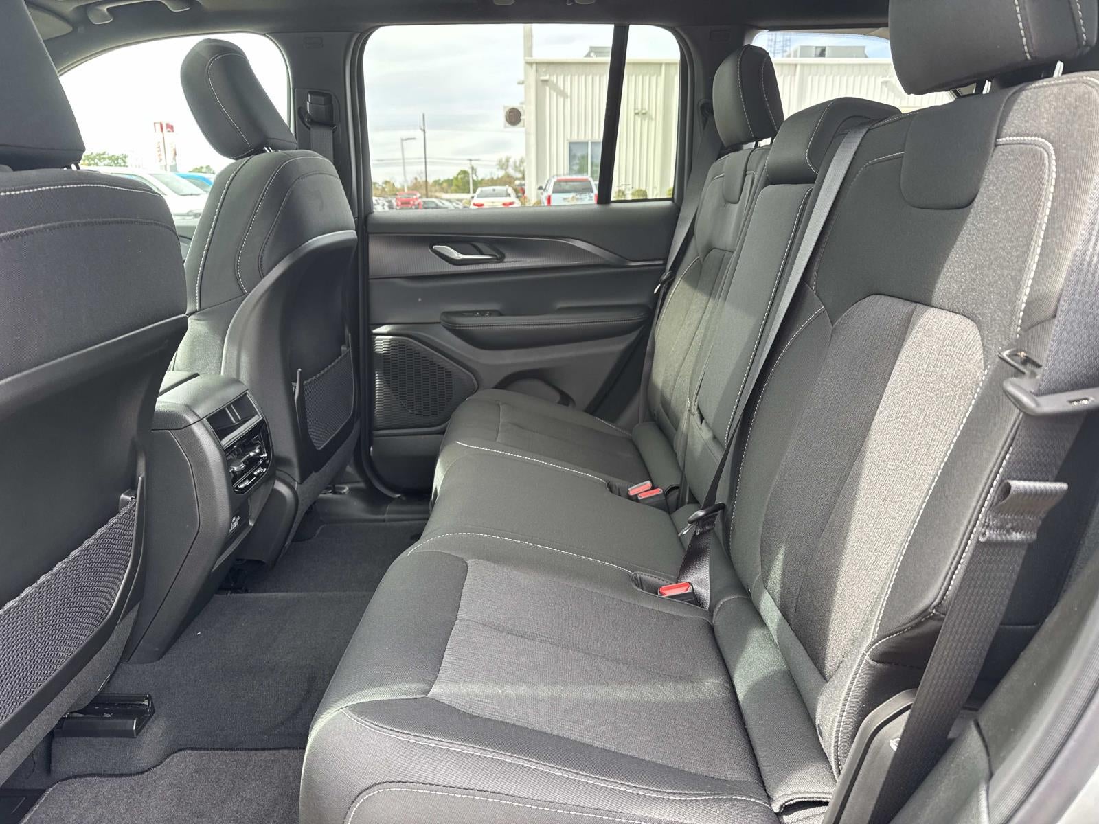 2025 Jeep Grand Cherokee GRAND CHEROKEE LAREDO X 4X2