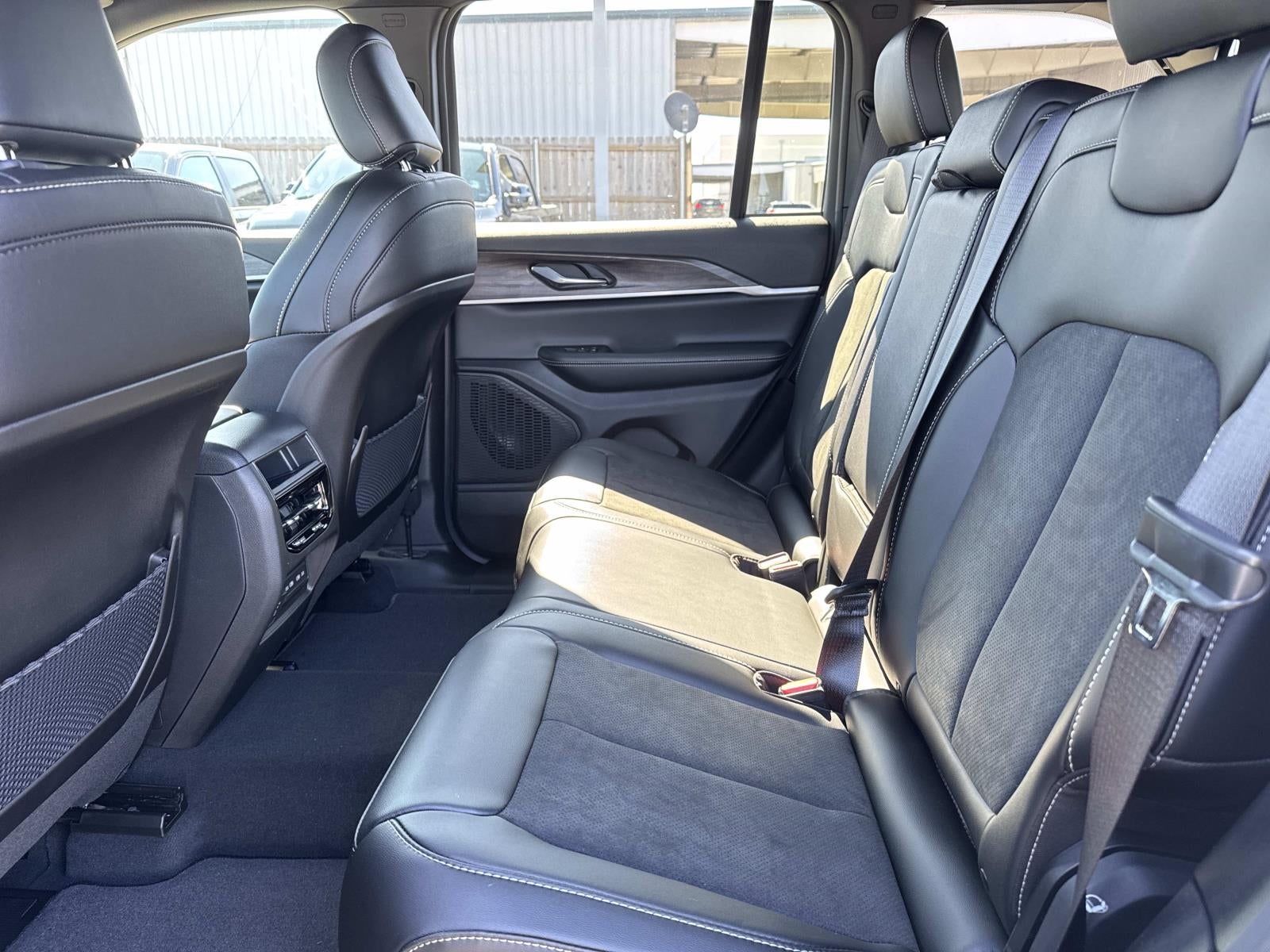 2026 Jeep Grand Cherokee GRAND CHEROKEE LAREDO ALTITUDE 4X2