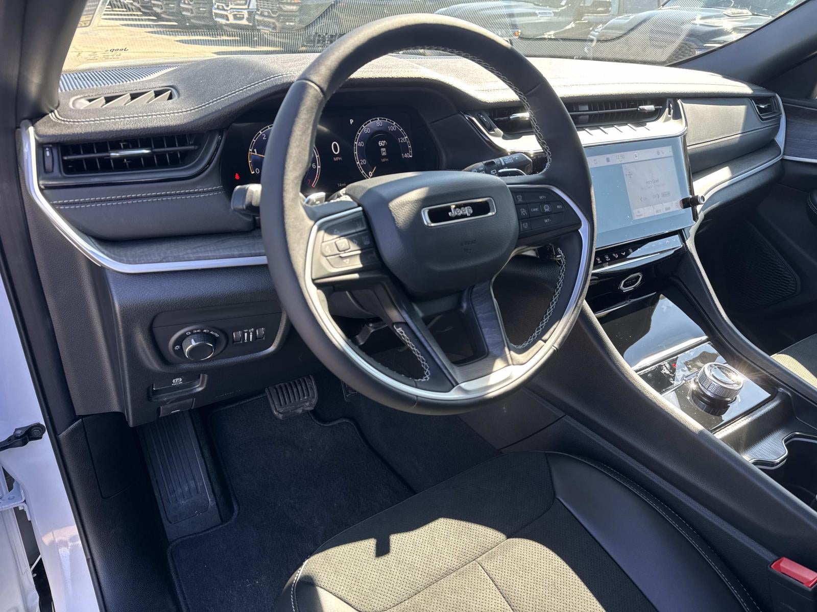 2026 Jeep Grand Cherokee GRAND CHEROKEE LAREDO ALTITUDE 4X2