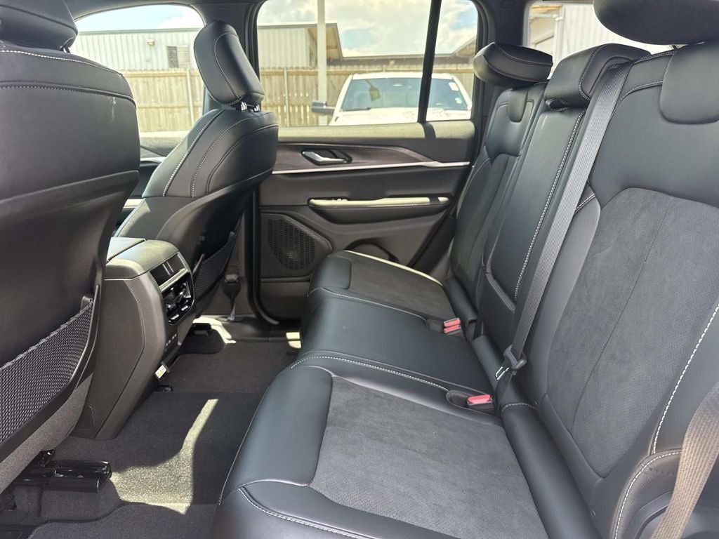 2026 Jeep Grand Cherokee GRAND CHEROKEE LAREDO ALTITUDE 4X2