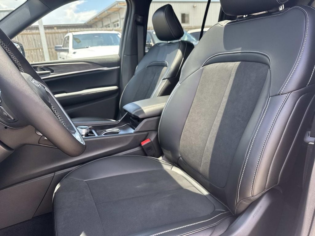 2026 Jeep Grand Cherokee GRAND CHEROKEE LAREDO ALTITUDE 4X2