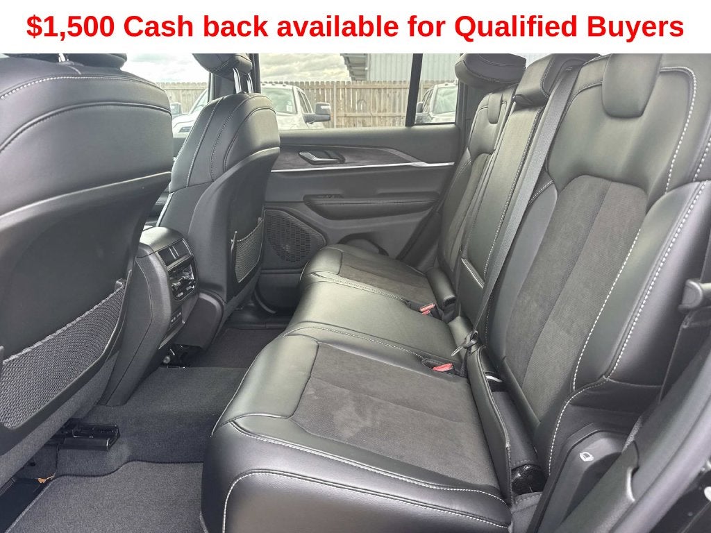 2027 Jeep Grand Cherokee Laredo Altitude