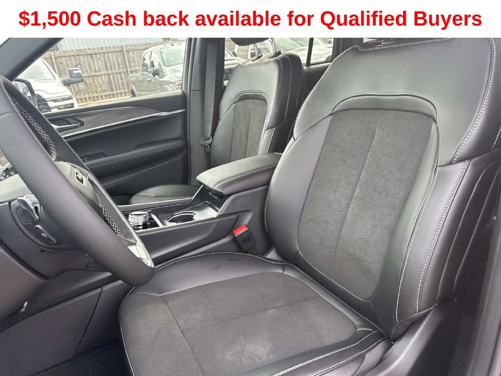 2027 Jeep Grand Cherokee Laredo Altitude