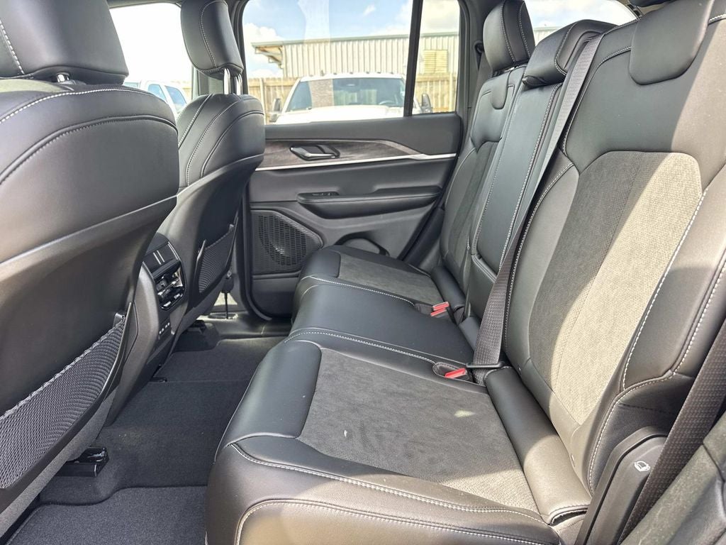 2026 Jeep Grand Cherokee GRAND CHEROKEE LAREDO ALTITUDE 4X2