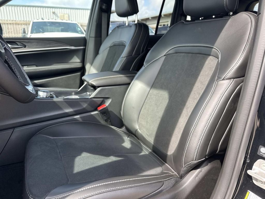 2026 Jeep Grand Cherokee GRAND CHEROKEE LAREDO ALTITUDE 4X2