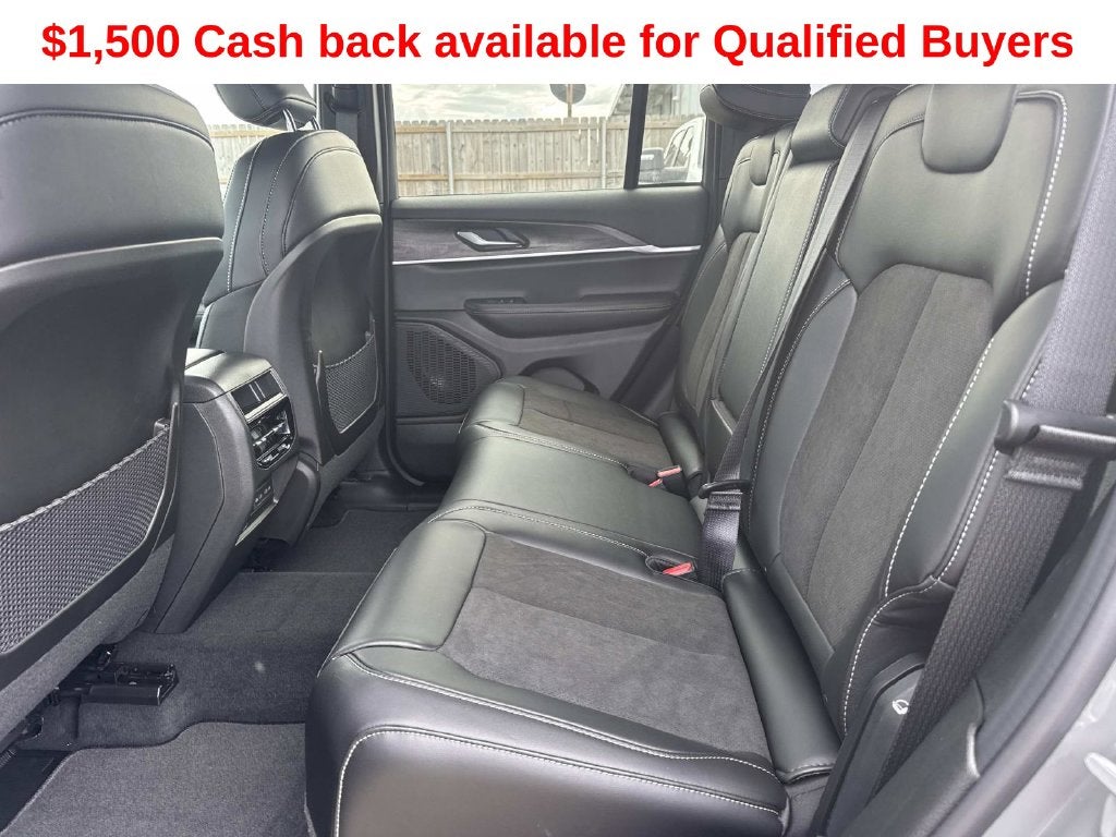 2027 Jeep Grand Cherokee Laredo Altitude