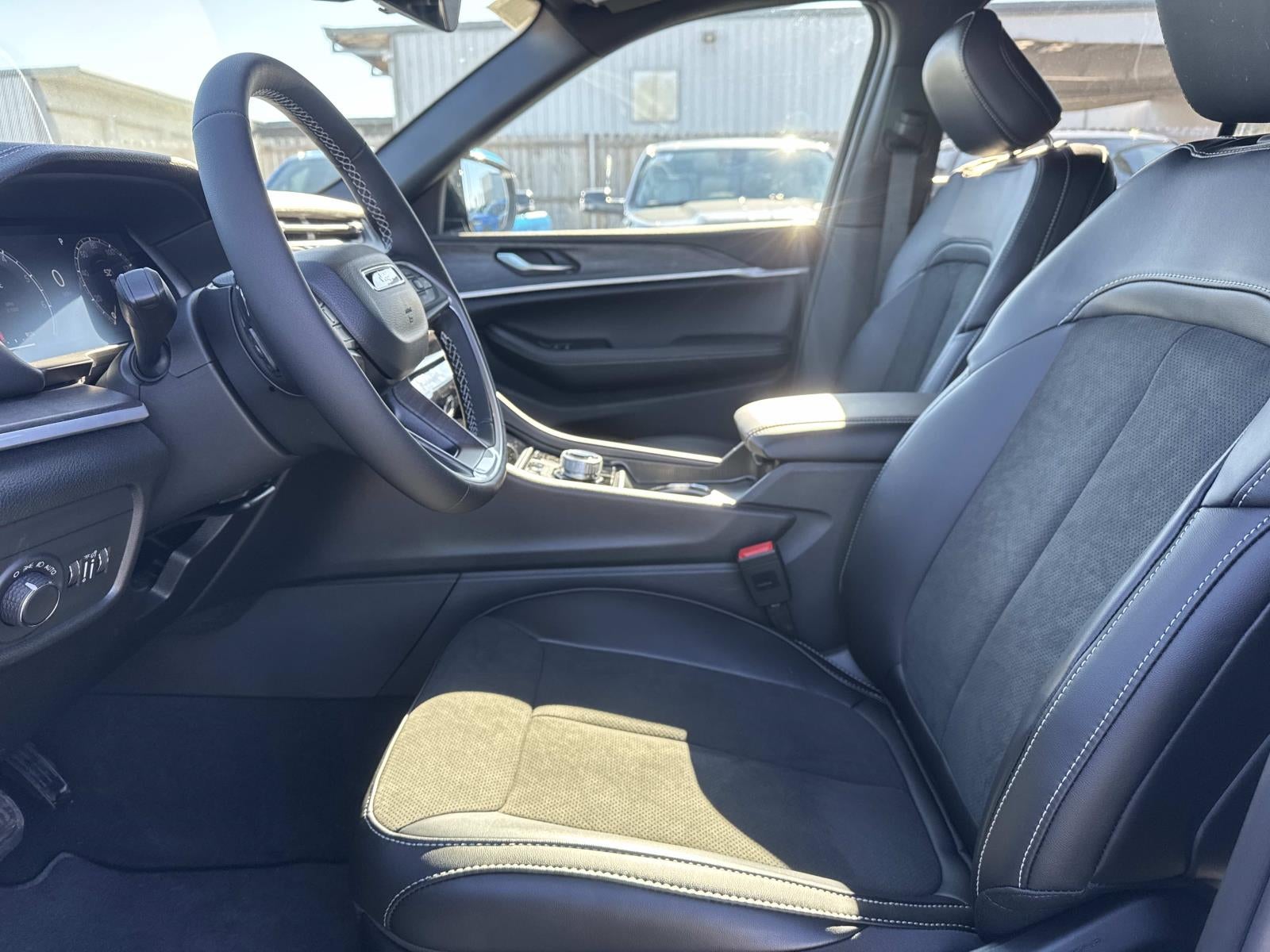 2026 Jeep Grand Cherokee GRAND CHEROKEE ALTITUDE 4X2