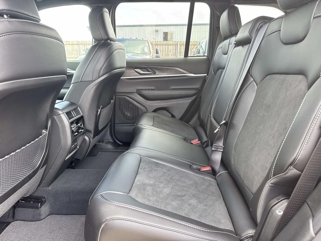 2026 Jeep Grand Cherokee GRAND CHEROKEE LAREDO ALTITUDE 4X2