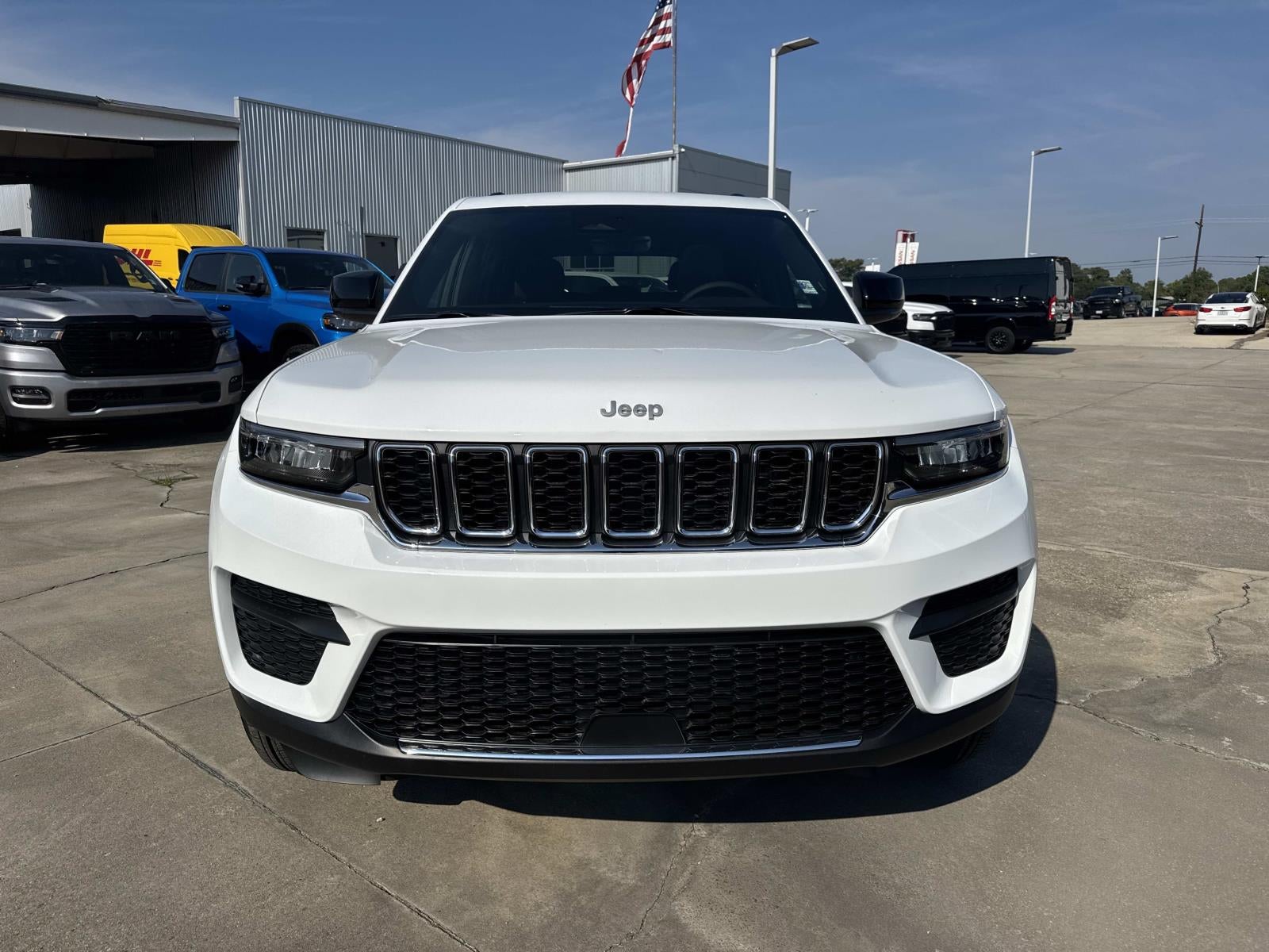 2025 Jeep Grand Cherokee GRAND CHEROKEE LAREDO X 4X4