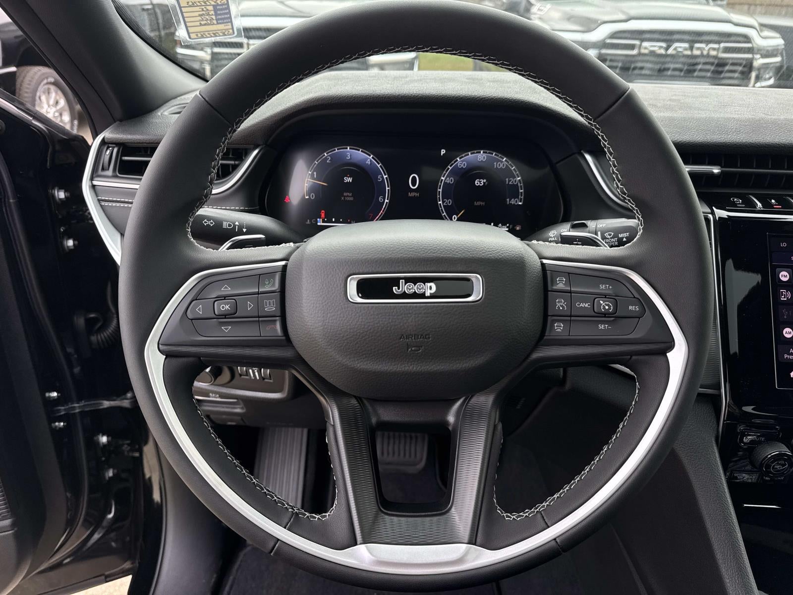 2025 Jeep Grand Cherokee GRAND CHEROKEE L LAREDO X 4X2