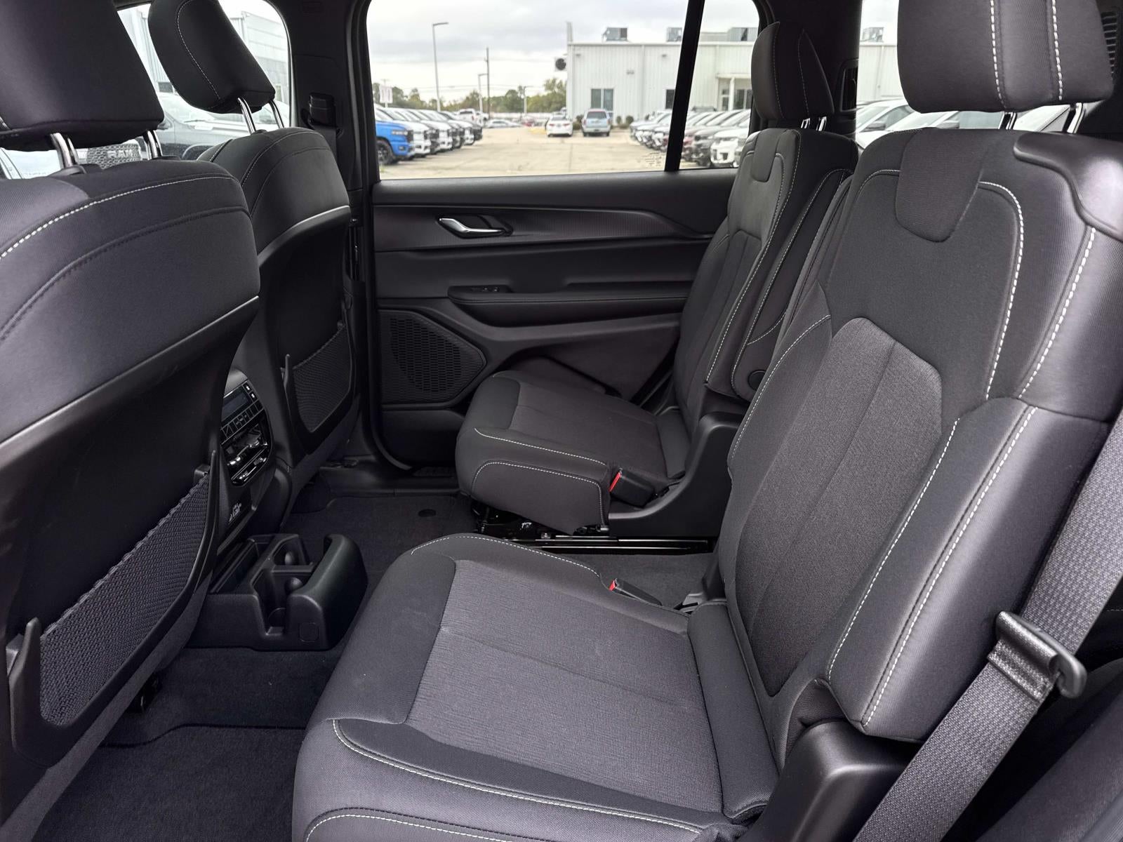 2025 Jeep Grand Cherokee GRAND CHEROKEE L LAREDO X 4X2