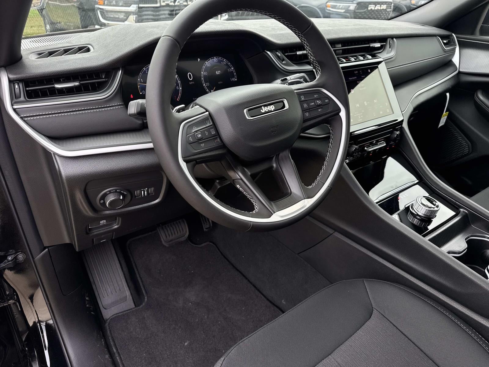 2025 Jeep Grand Cherokee GRAND CHEROKEE L LAREDO X 4X2