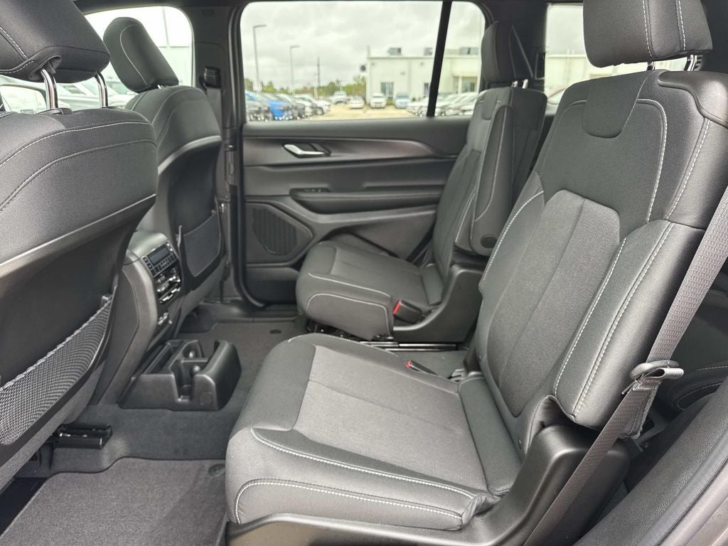 2026 Jeep Grand Cherokee GRAND CHEROKEE L LAREDO X 4X2