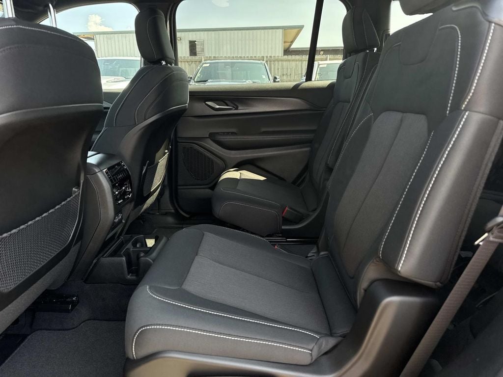 2026 Jeep Grand Cherokee GRAND CHEROKEE L LAREDO X 4X2