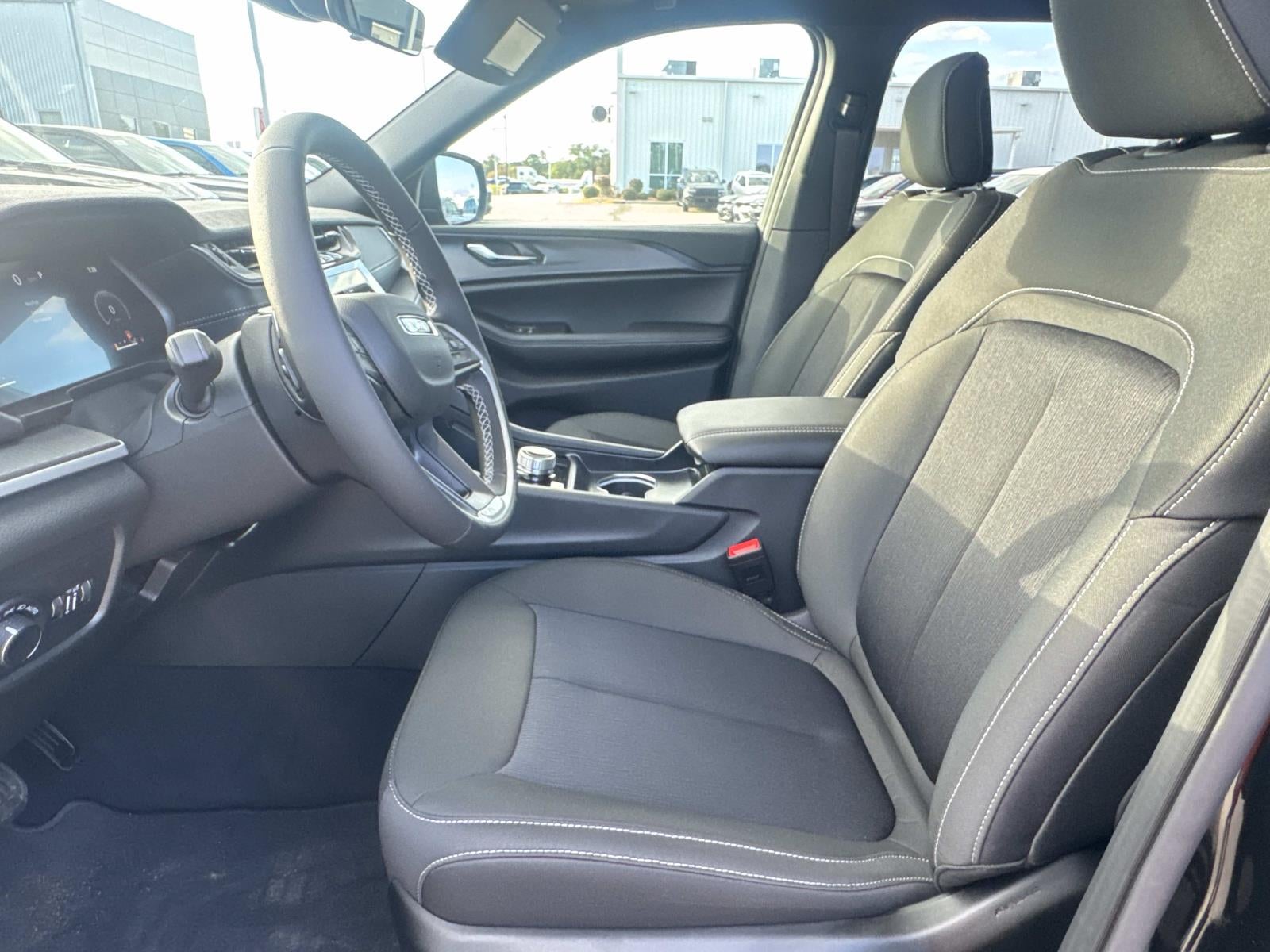 2025 Jeep Grand Cherokee GRAND CHEROKEE L LAREDO X 4X2