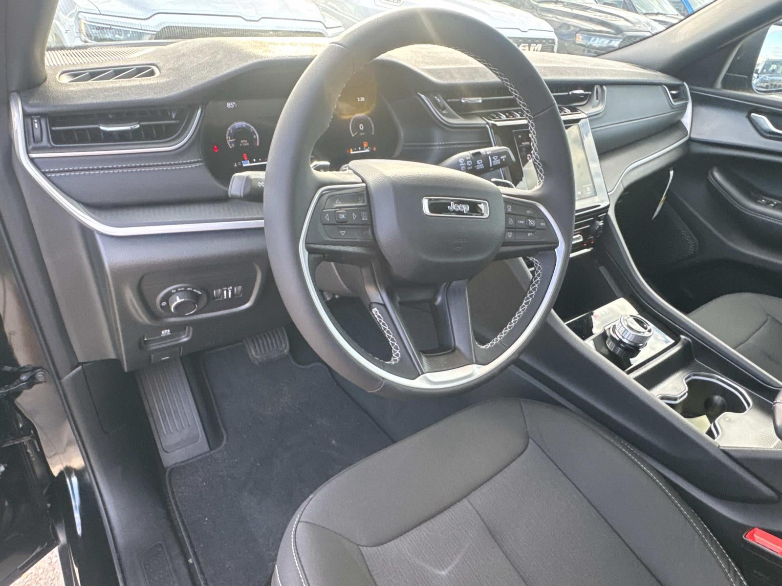 2025 Jeep Grand Cherokee GRAND CHEROKEE L LAREDO X 4X2