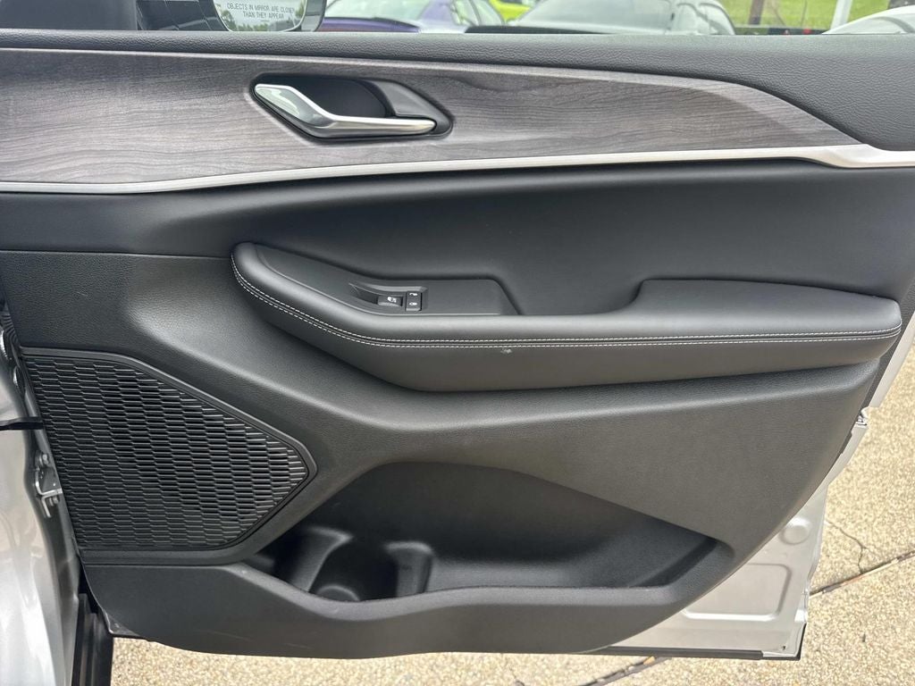 2025 Jeep Grand Cherokee L Limited 4x2