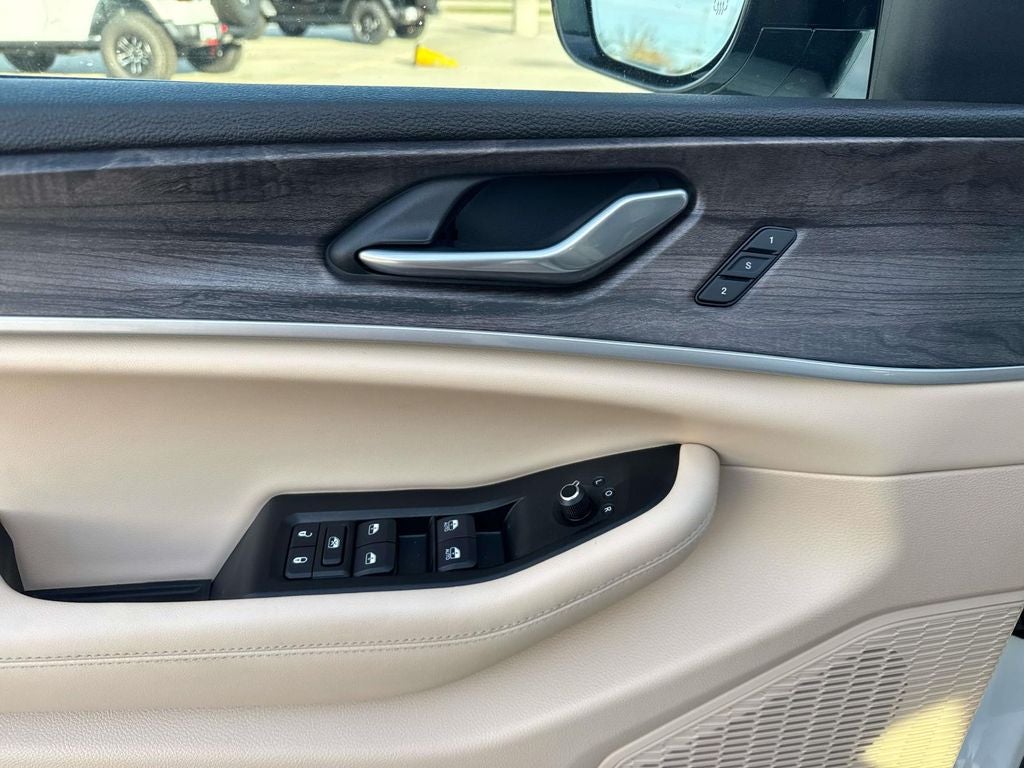 2025 Jeep Grand Cherokee GRAND CHEROKEE L LIMITED 4X2