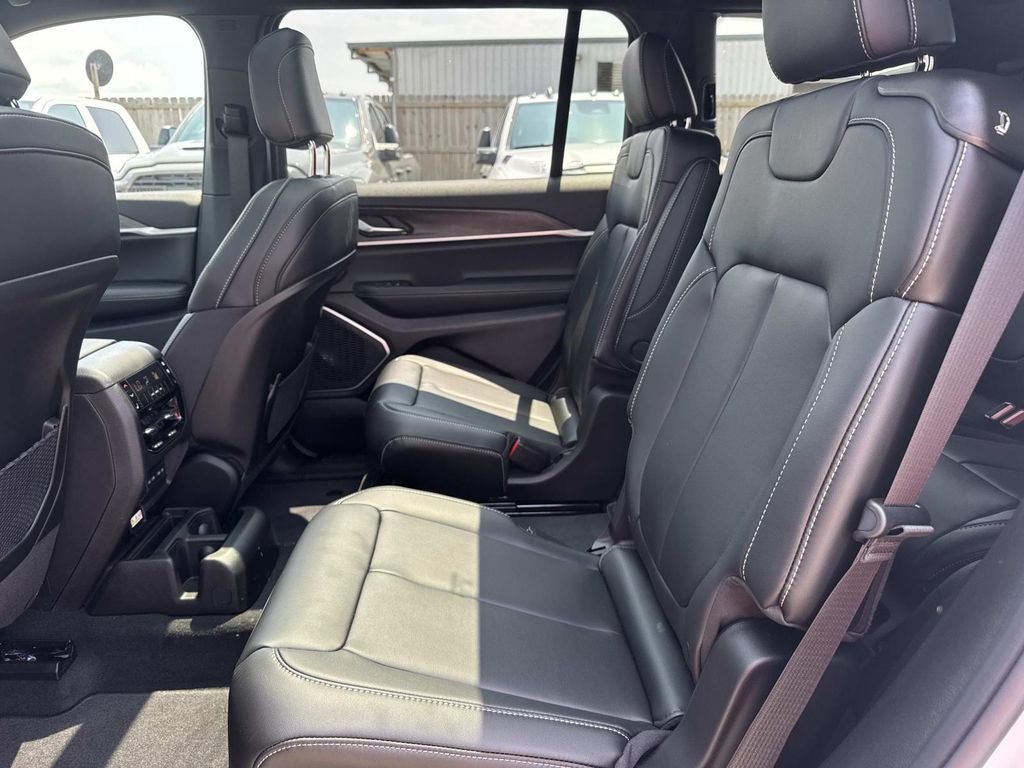 2026 Jeep Grand Cherokee GRAND CHEROKEE L LIMITED 4X2