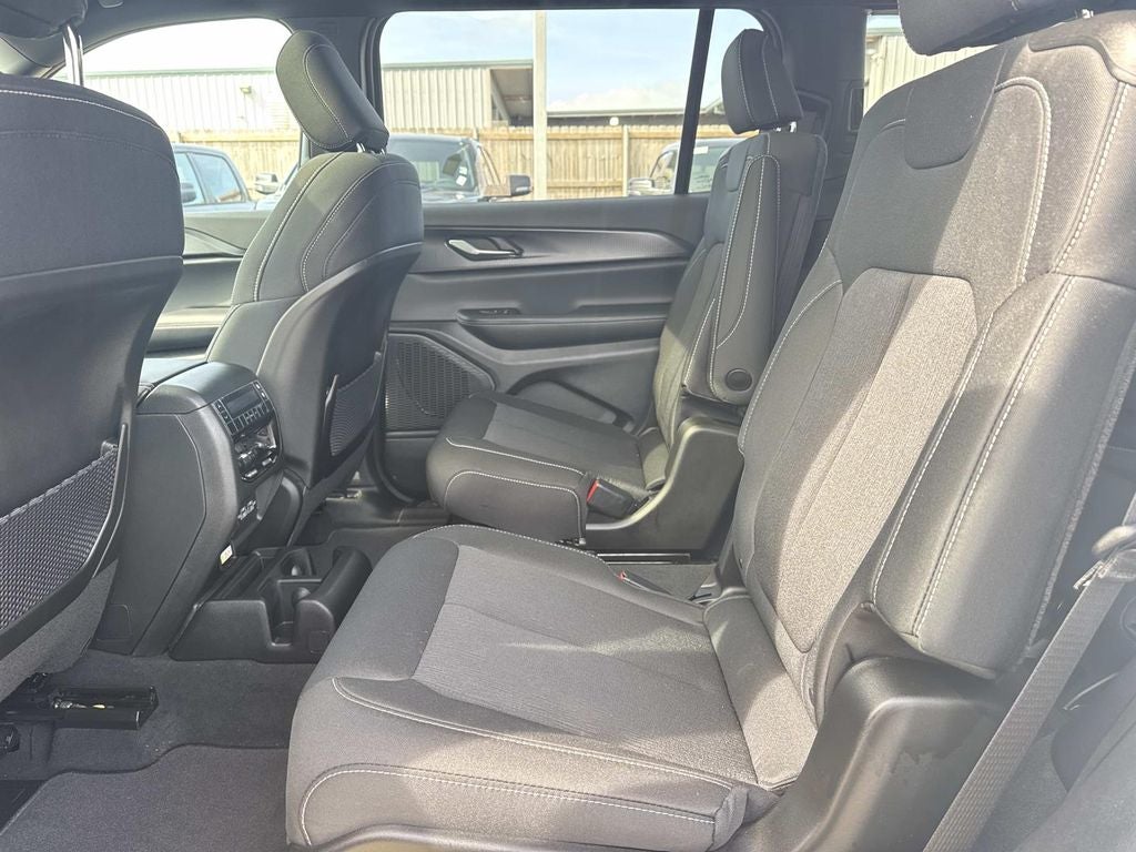 2026 Jeep Grand Cherokee GRAND CHEROKEE L LAREDO X 4X4