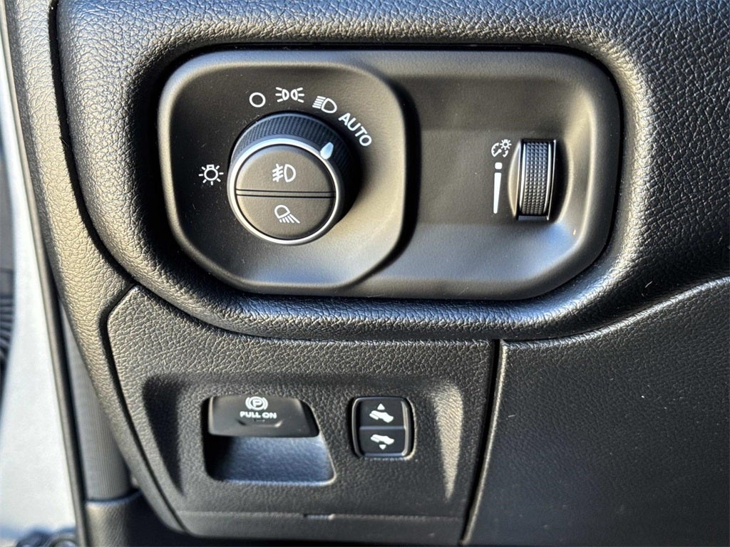 2021 RAM 1500 Big Horn Crew Cab 4x2 5'7' Box