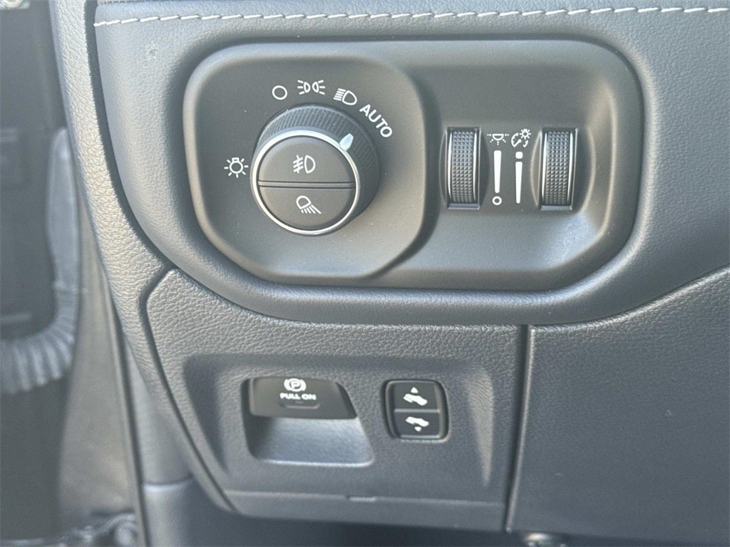 2022 RAM 1500 Limited Crew Cab 4x4 5'7' Box