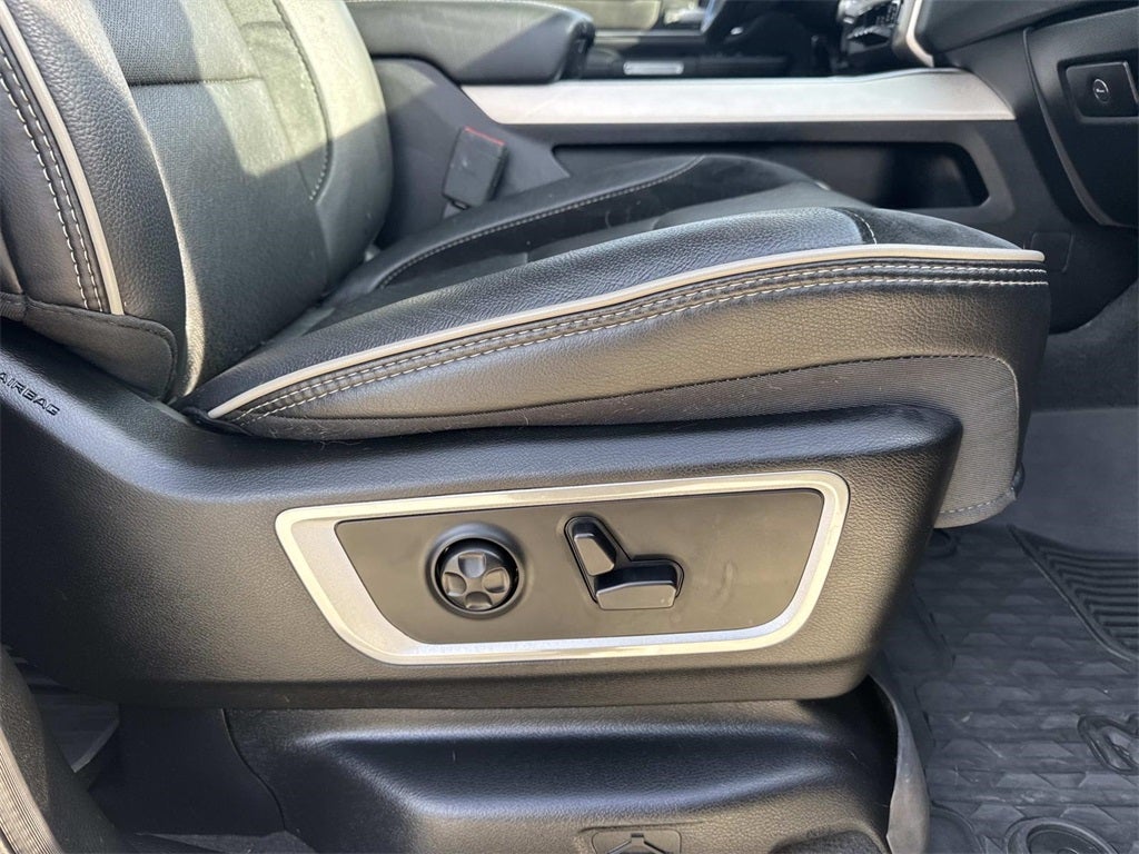 2020 RAM 1500 Laramie Crew Cab 4x4 5'7' Box