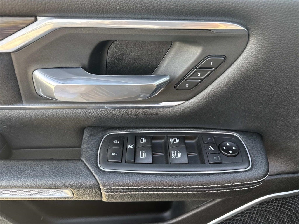 2020 RAM 1500 Laramie Crew Cab 4x4 5'7' Box