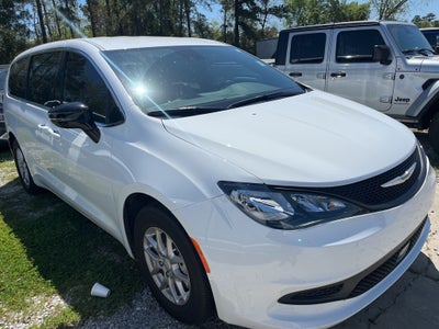 2025 Chrysler Voyager LX