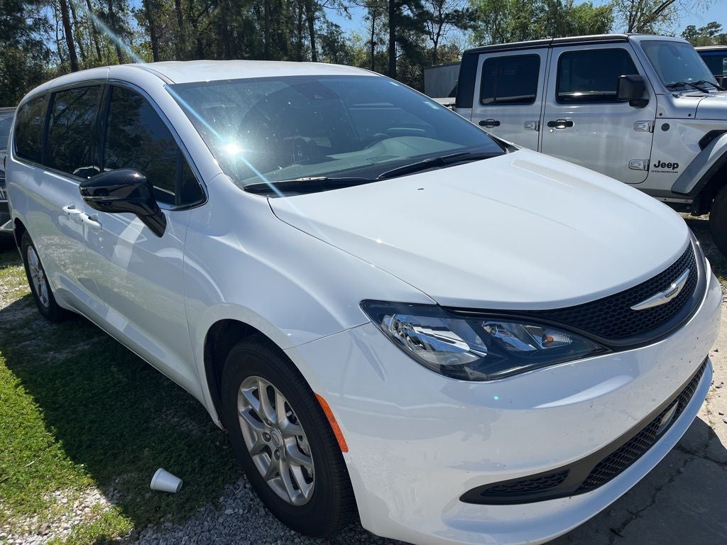 2025 Chrysler Voyager LX