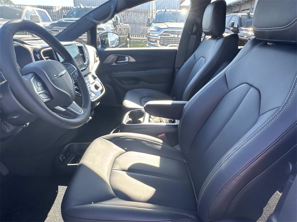 2026 Chrysler Voyager VOYAGER LX