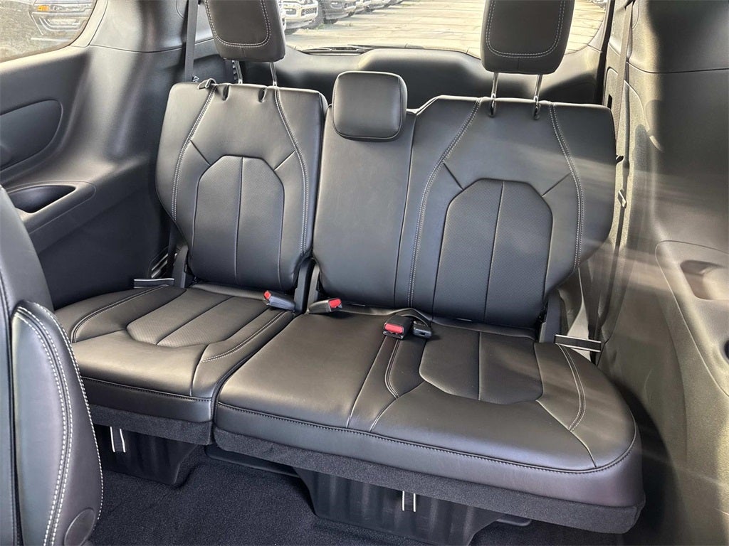 2026 Chrysler Voyager VOYAGER LX