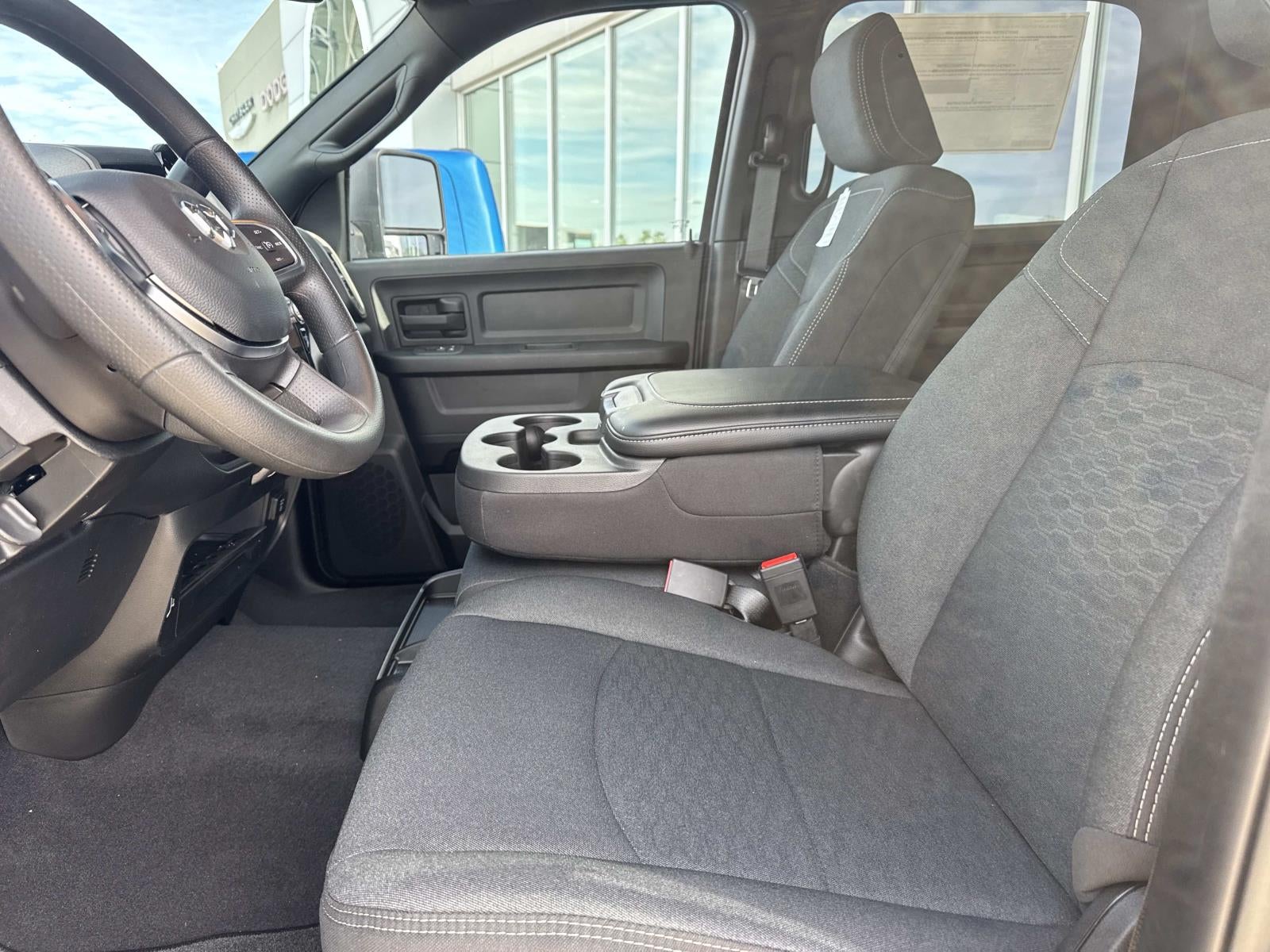 2026 RAM Ram 2500 RAM 2500 BLACK EXPRESS CREW CAB 4X4 6'4' BOX