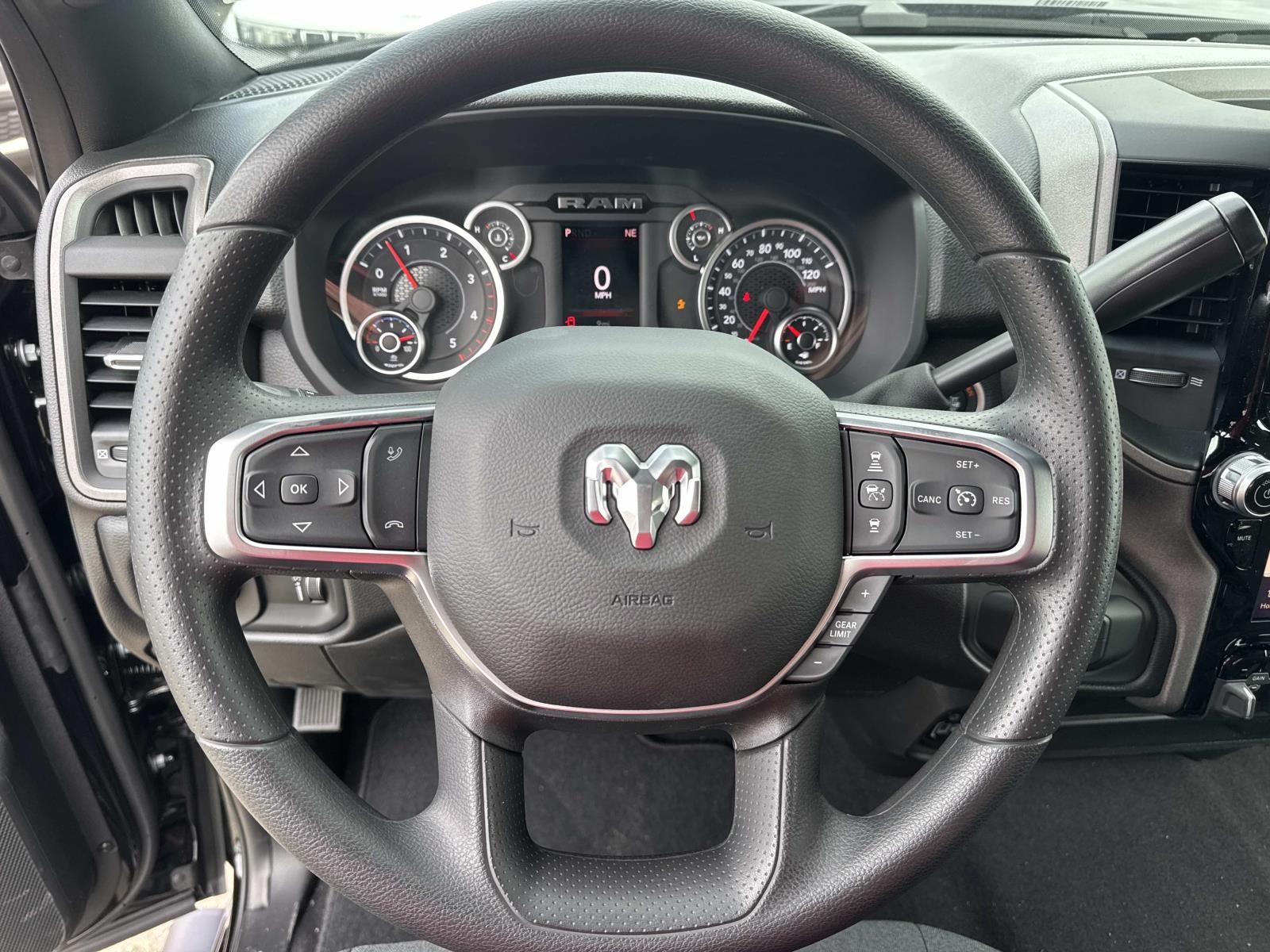 2026 RAM Ram 2500 RAM 2500 BLACK EXPRESS CREW CAB 4X4 6'4' BOX