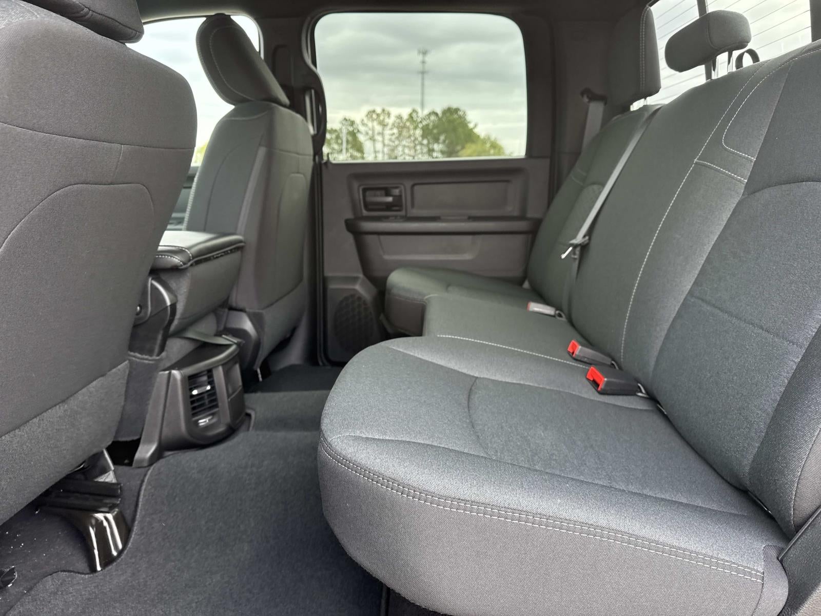 2026 RAM Ram 2500 RAM 2500 BLACK EXPRESS CREW CAB 4X4 6'4' BOX