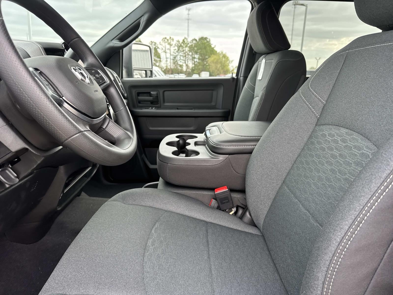 2026 RAM Ram 2500 RAM 2500 BLACK EXPRESS CREW CAB 4X4 6'4' BOX