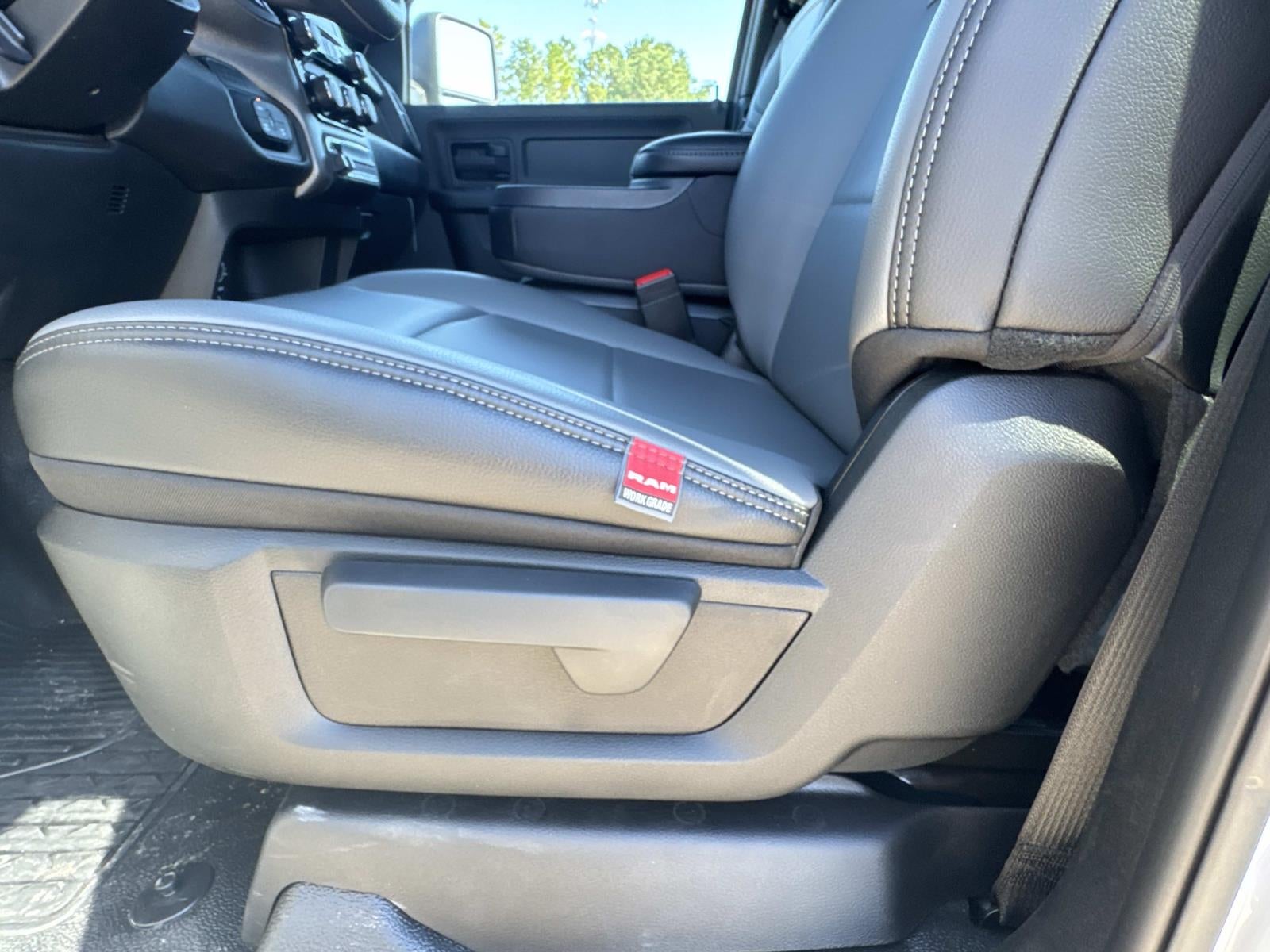 2026 RAM Ram 3500 Chassis Cab RAM 3500 TRADESMAN CREW CAB CHASSIS 4X4 60' CA