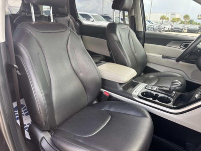 2023 Kia Carnival LX Seat Package