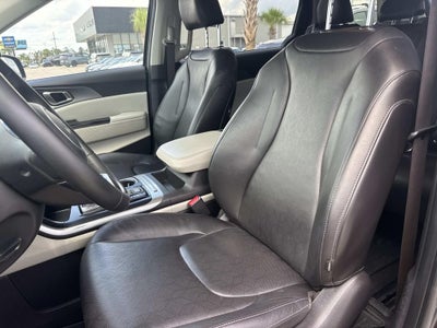 2023 Kia Carnival LX Seat Package