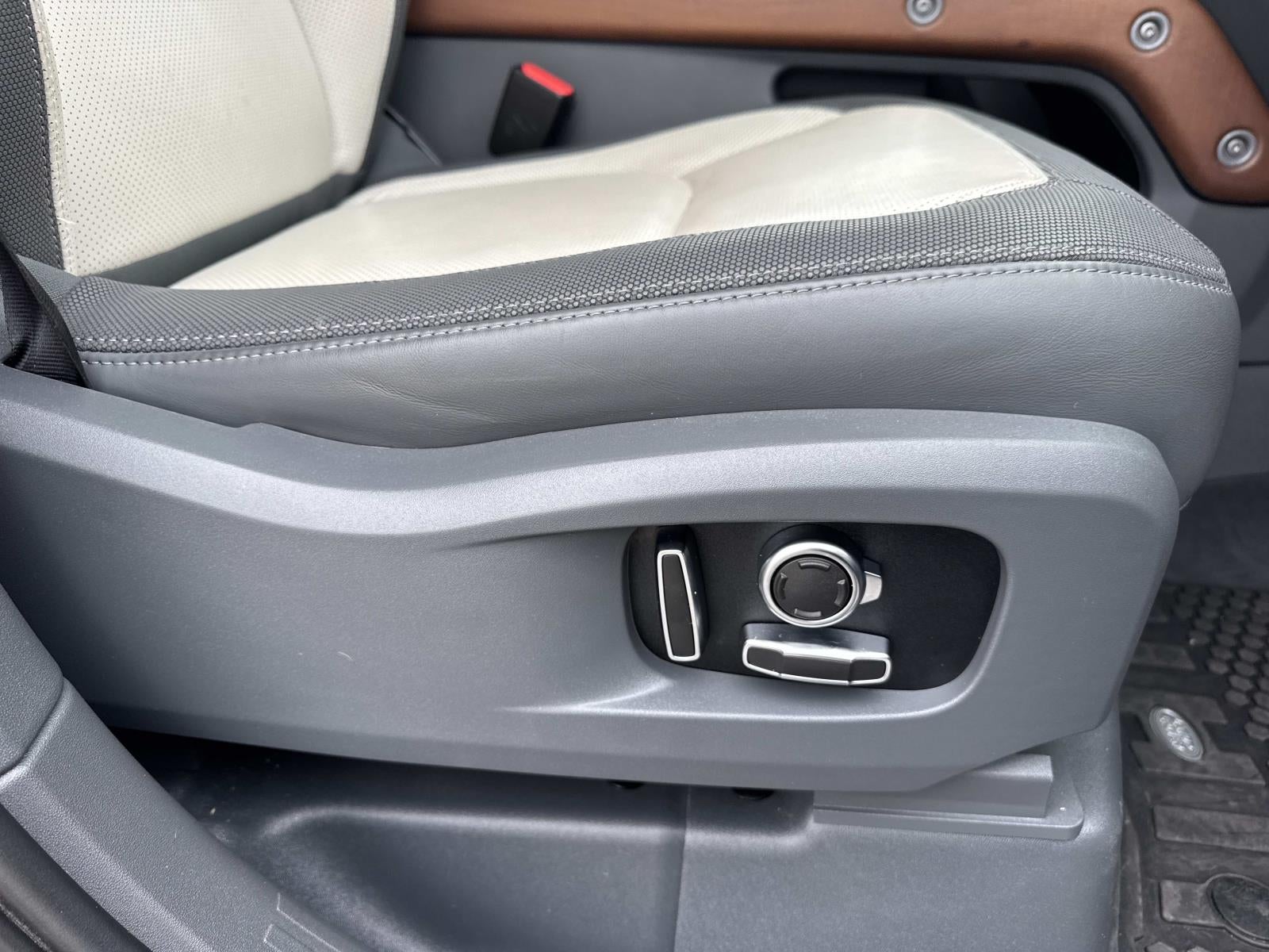 2023 Land Rover Defender 130 X-Dynamic SE