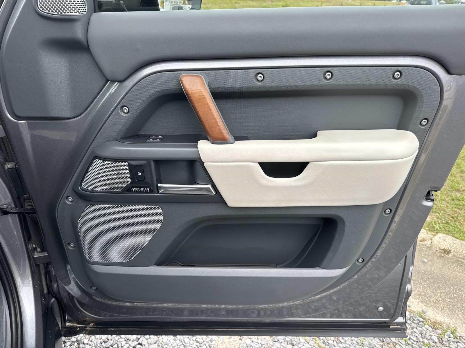 2023 Land Rover Defender 130 X-Dynamic SE