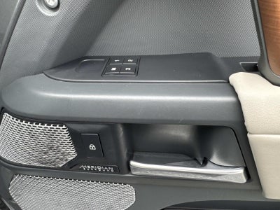 2023 Land Rover Defender 130 X-Dynamic SE