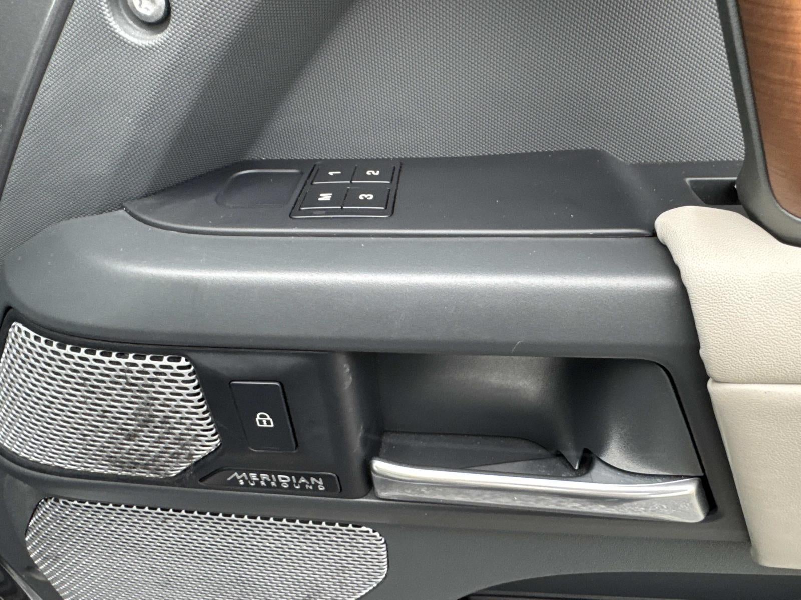 2023 Land Rover Defender 130 X-Dynamic SE