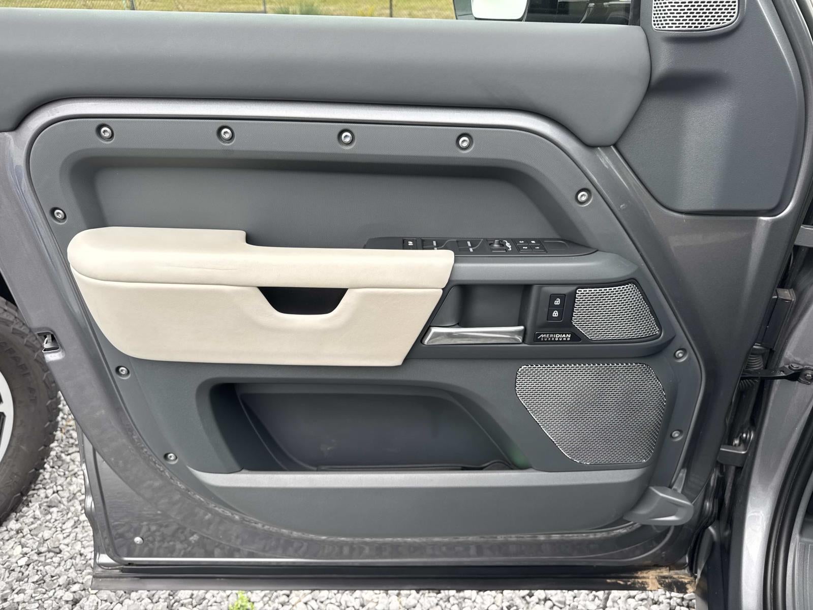 2023 Land Rover Defender 130 X-Dynamic SE